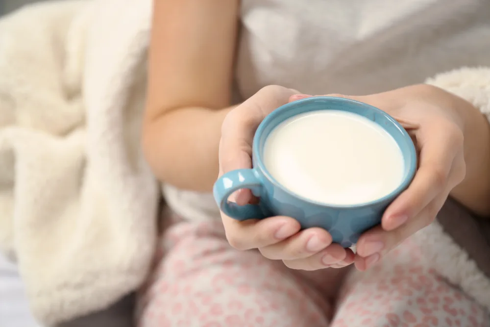 睡前喝溫牛奶幫助睡眠